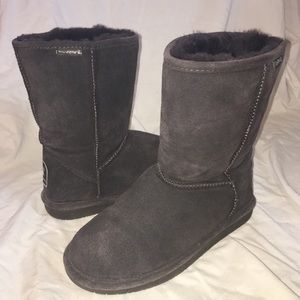 Bearpaw women’s Emma Short Boot- chocolate, size 8